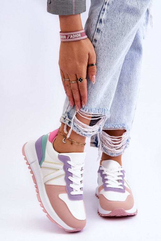 Calçados esportivos em várias cores... Calçados esportivos em várias cores...