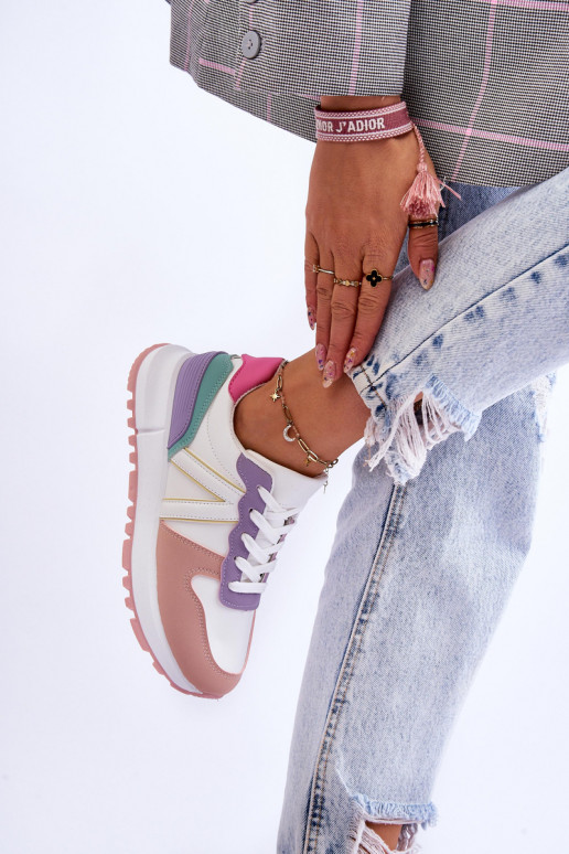 Calçados esportivos em várias cores... Calçados esportivos em várias cores...