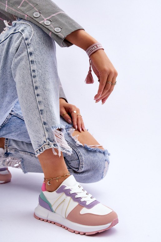 Calçados esportivos em várias cores... Calçados esportivos em várias cores...