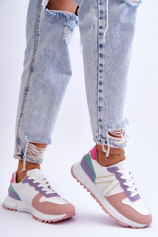 Calçados esportivos em várias cores... Calçados esportivos em várias cores...