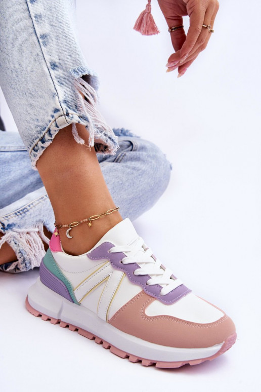 Calçados esportivos em várias cores... Calçados esportivos em várias cores...