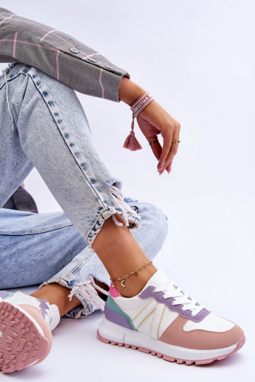 Calçados esportivos em várias cores... Calçados esportivos em várias cores...