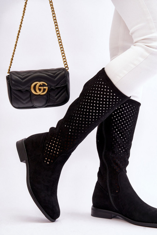 Botas longas de camurça na cor preta...