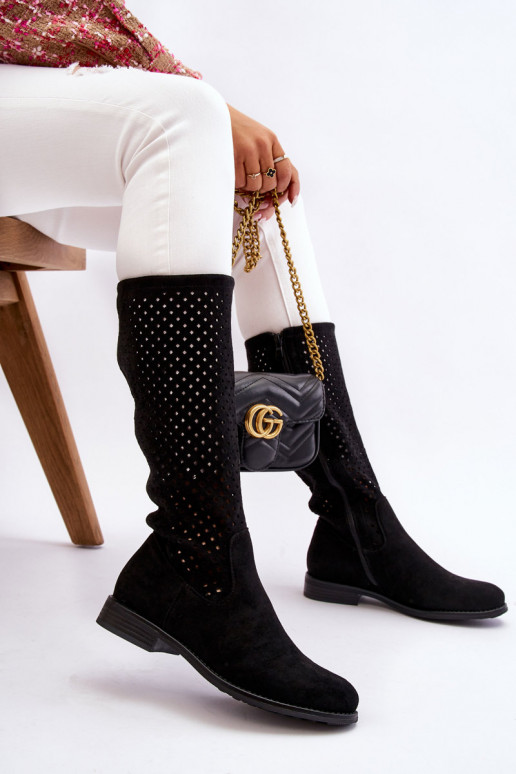 Botas longas de camurça na cor preta...