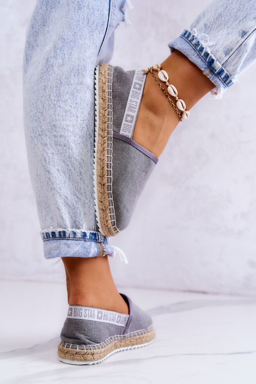 Alpercatas de tecido na marcante cor... Alpercatas de tecido na marcante cor...