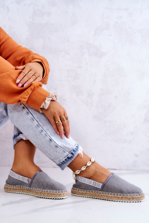 Alpercatas de tecido na marcante cor... Alpercatas de tecido na marcante cor...