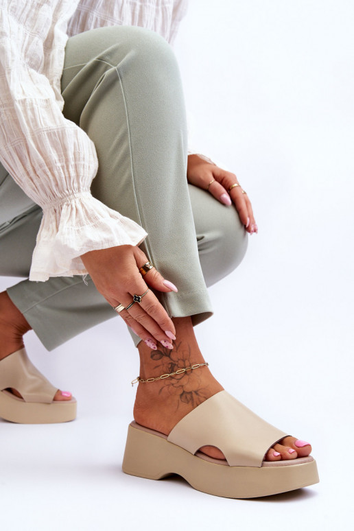 Chinelos femininos cor areia Lucami...