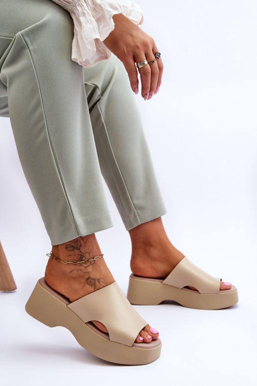 Chinelos femininos cor areia Lucami...