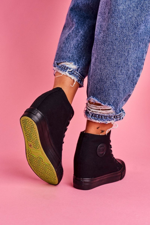 Tênis preto modelo Big Star com... Tênis preto modelo Big Star com...