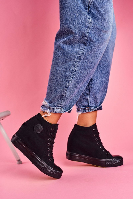 Tênis preto modelo Big Star com... Tênis preto modelo Big Star com...