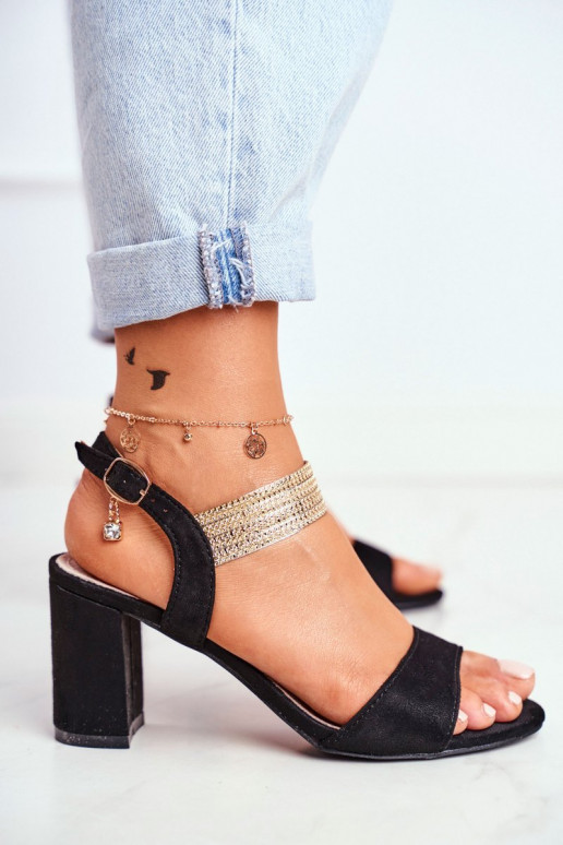 Sandálias de camurça preta com... Sandálias de camurça preta com...