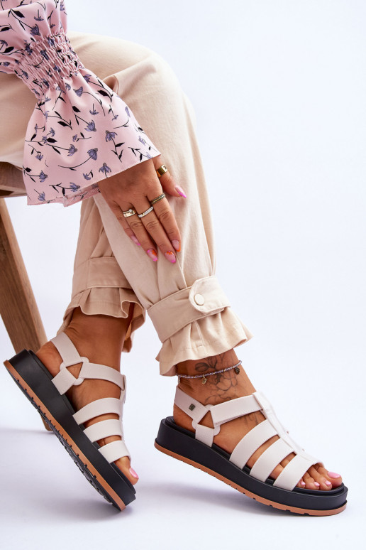 Sandálias com fechos adesivos em marfim Sandálias com fechos adesivos em marfim