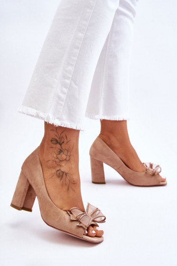Modelo clássico Sapatos de camurça com fitas bege Corey 2