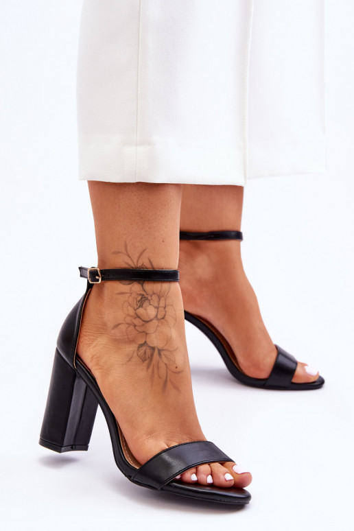 Sandálias pretas femininas com salto Sandálias pretas femininas com salto