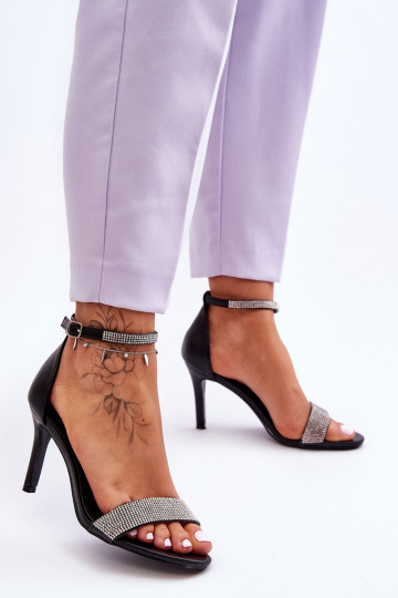 Sapatos com salto fino na... 2