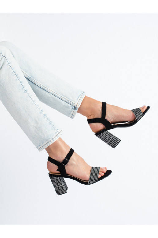 Sapatos pretos Shelovet com salto elegante