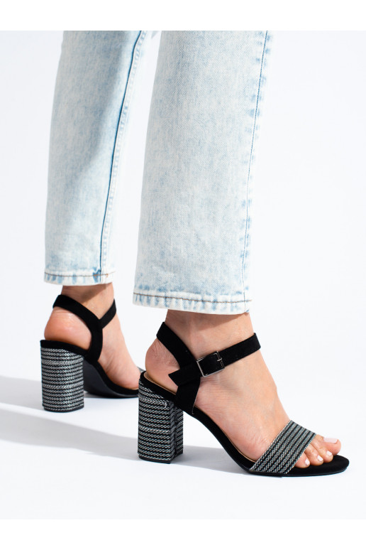 Sapatos pretos Shelovet com salto elegante