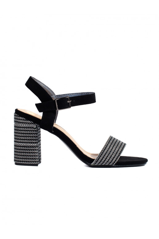 Sapatos pretos Shelovet com salto elegante