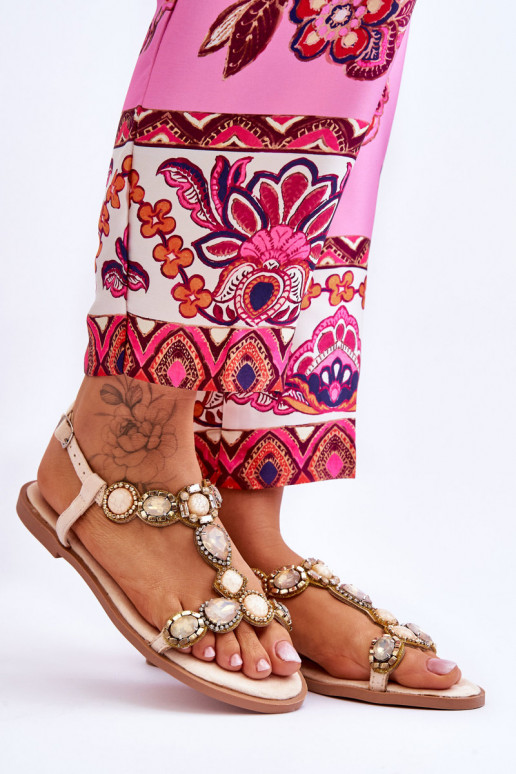 Sandálias com detalhes em pedrinhas... Sandálias com detalhes em pedrinhas...