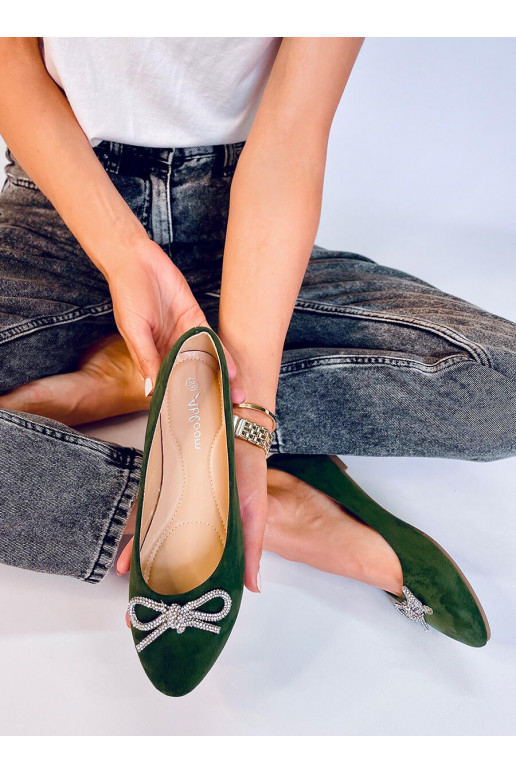 Bailarinas com frente amendoada na...