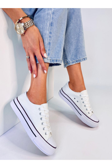 Tênis modelo clássico... 2