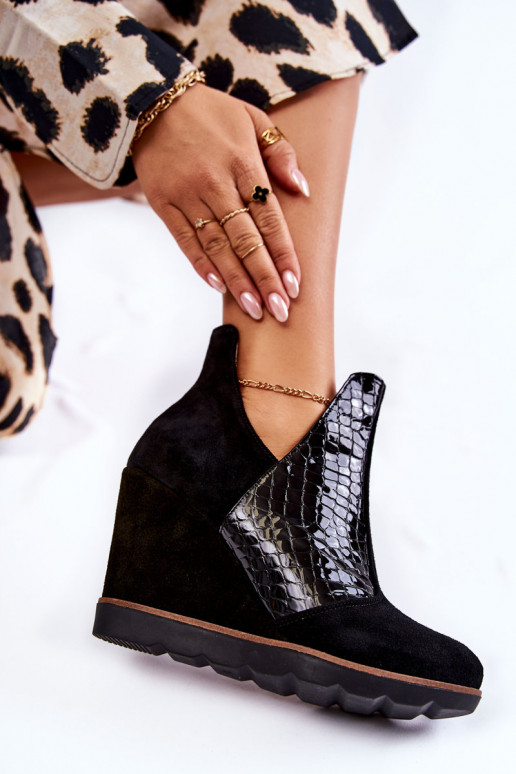 Botas de camurça com plataforma na... Botas de camurça com plataforma na...