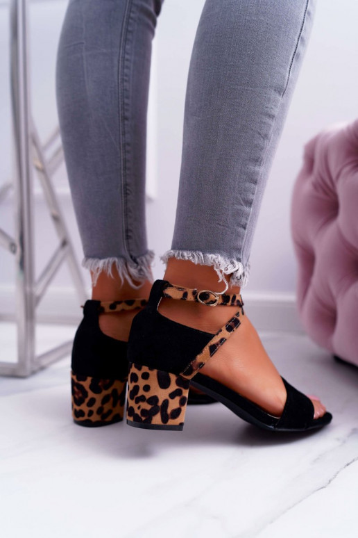 Sandálias femininas de salto alto Lu Boo com estampa de leopardo na cor preta Fall In Love