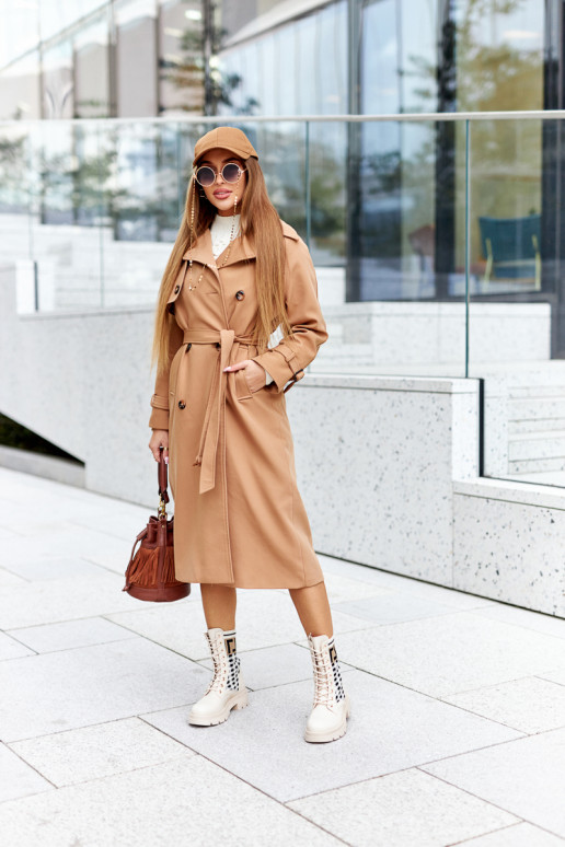 Botas bege são feitas de tecido elástico Botas bege são feitas de tecido elástico