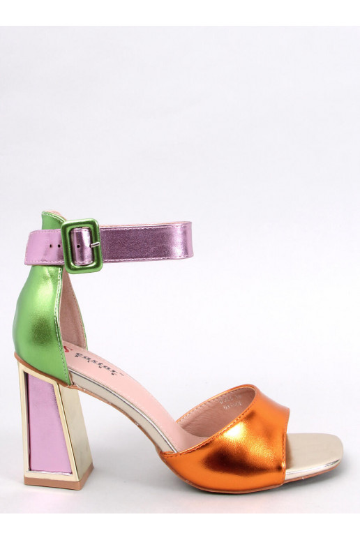 Sapatos coloridos de salto alto...