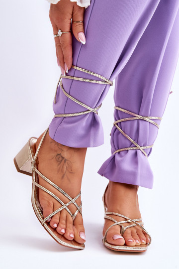 Sapatos de salto alto com tiras na cor dourada Secret Love