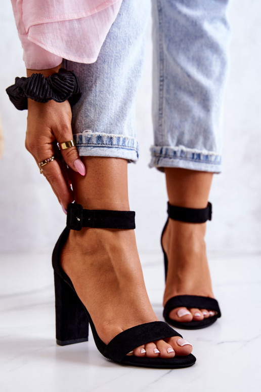 Sapatos Jacqueline de camurça preta com salto