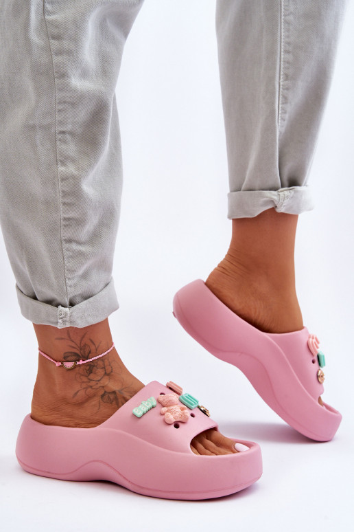 Chinelos Lorie rosa claro com lindos detalhes