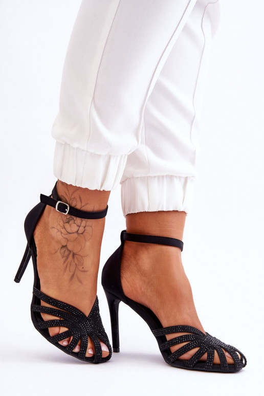 Sapatos elegantes de salto alto com rebites na cor preta Jaylen