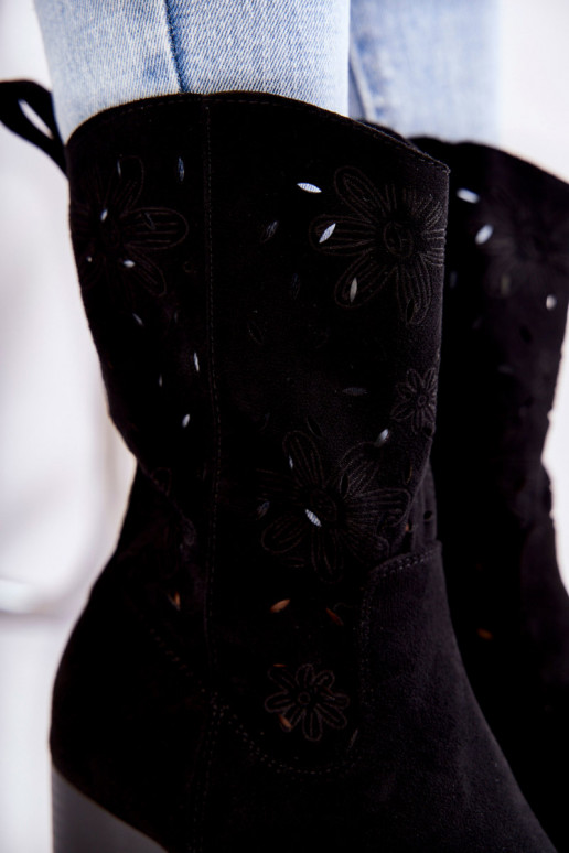 botas de camurça estilo cowboy em... botas de camurça estilo cowboy em...