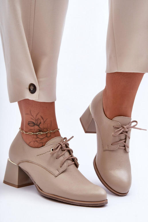 Modelo clássico de sapato com salto...