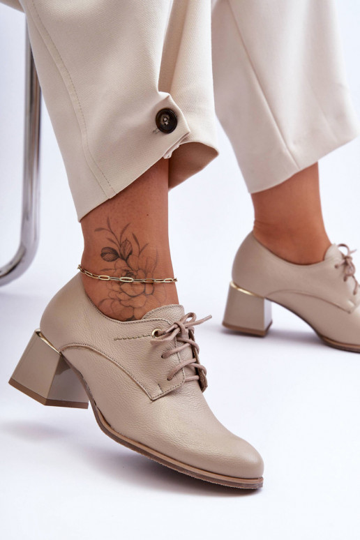 Modelo clássico de sapato com salto...