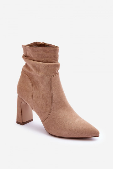 Botins de camurça com salto...