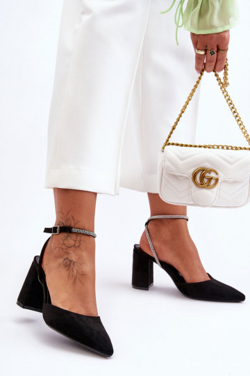 Sapatos de camurça preta...