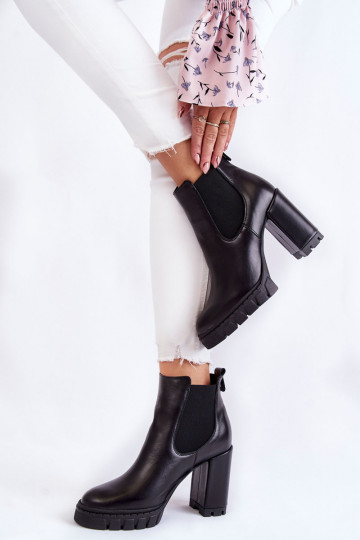 Botas com salto na cor... 2