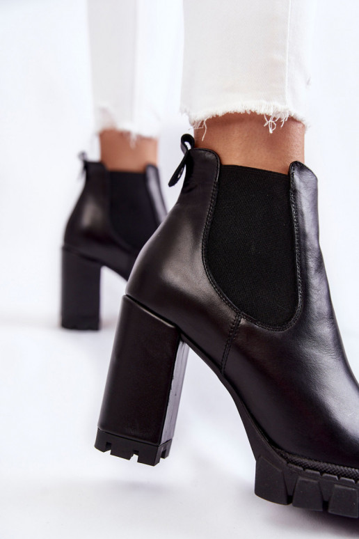 Botas com salto na cor preta Eldey Botas com salto na cor preta Eldey