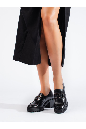 Sapatos femininos pretos...