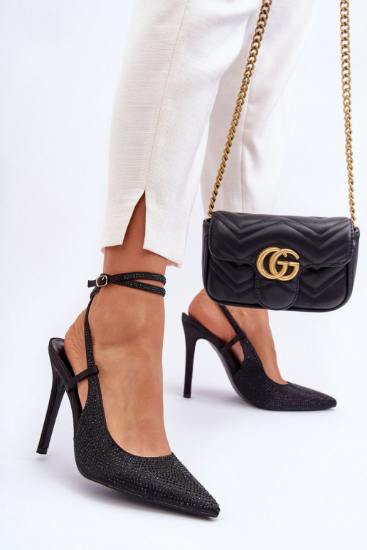 Modelo clássico de sapato de salto... Modelo clássico de sapato de salto...