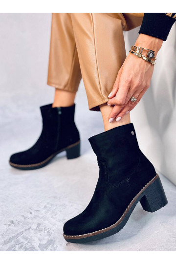 Sapatos com salto de...