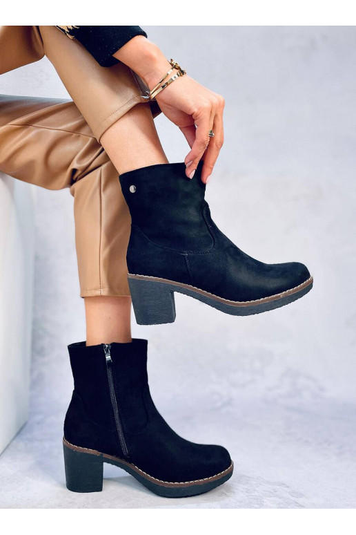 Sapatos com salto de borracha na cor preta LINZI BLACK