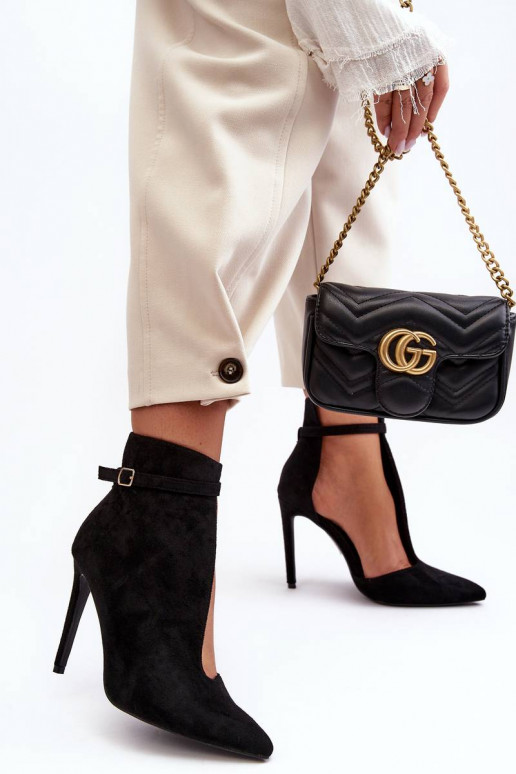 Sapatos de camurça com salto fino na... Sapatos de camurça com salto fino na...