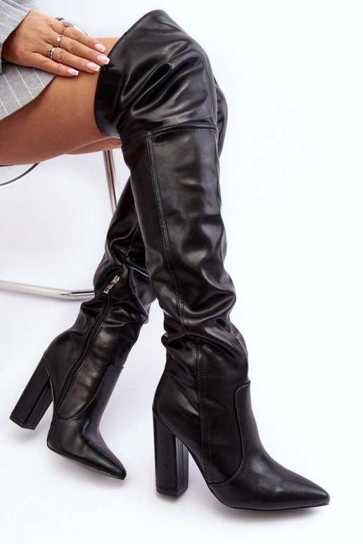 Botas de salto alto acima do joelho em preto por Jane