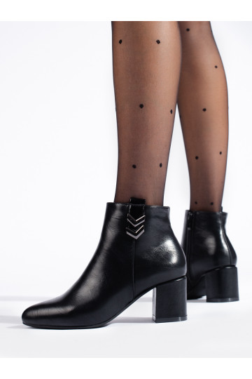 Sapatos elegantes com salto preto 2