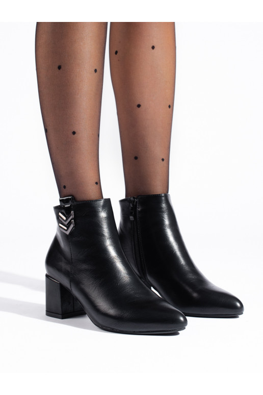 Sapatos elegantes com salto preto