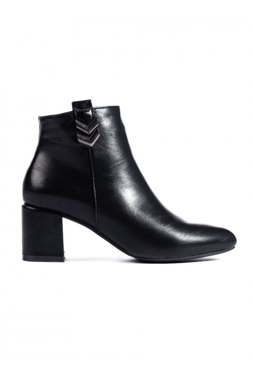 Sapatos elegantes com salto preto