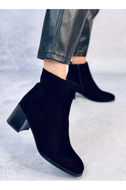 Sapatos femininos com salto na cor preta ANNIE BLACK